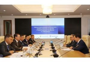 Айсен Николаев обсудил с руководством Росавтодора планы по строительству дорог