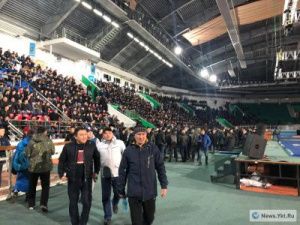 Фотофакт: власти организовали встречу с жителями Якутска по резонансному преступлению