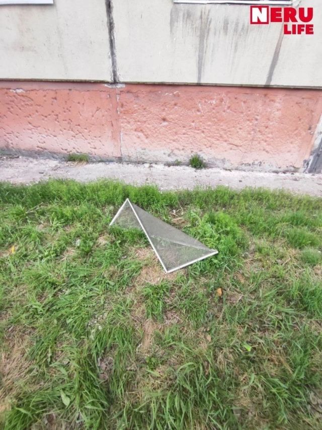 Семилетняя девочка выпал из окна четвертого этажа