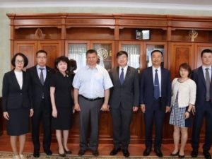 Премьер Якутии и генконсул Китая обсудили возможности для укрепления сотрудничества между якутскими и китайскими компаниями