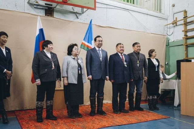 Глава Якутии встретился с учащимися и педагогическим коллективом Саккырырской общеобразовательной школы им. Р.И. Шадрина