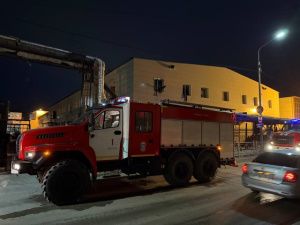 В Якутске загорелся торговый центр на улице Дзержинского: эвакуация, погибших нет