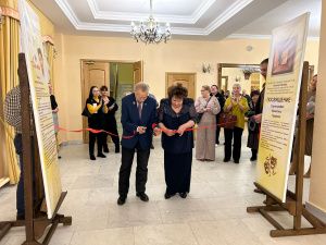 В Русском театре им. А.С. Пушкина в Якутске открылась выставка Николая Попова