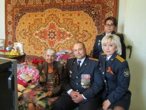 Сотрудники УФСИН поздравили ветерана Великой Отечественной войны с 77-летием Победы в Великой Отечественной войне