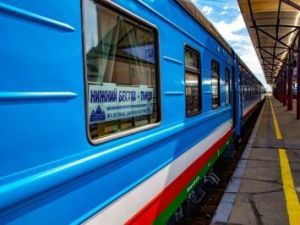 Парк пассажирских вагонов ЖДЯ пополнился купейным и плацкартным вагонами