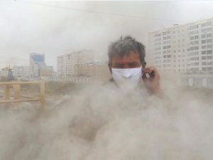 Глава Якутска раскритиковал блок ЖКХ мэрии за уборку улиц и тротуаров от грязи и пыли