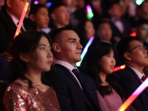 700 школьников со всей республики стали участниками Ёлки Главы Якутии Айсена Николаева