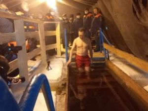 В Якутске на Зеленом лугу освятили крещенскую купель