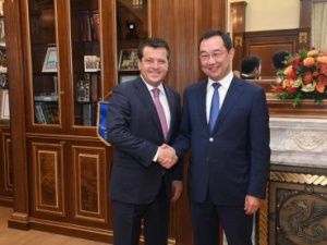 Роль Всемирной организации «Объединенные города и местные власти» обсудили Айсен Николаев и мэр Казани Ильсур Метшин