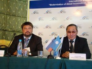 Генеральный директор АО «АК «ЖДЯ» Василий Шимохин поздравил юбиляра Артура Алексеева