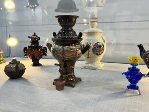 В Якутске открылась выставка самоваров коллекционера Анжелики Романовой