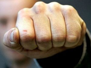 В Якутске избитая женщина пролежала три дня, прежде чем сожитель вызвал скорую