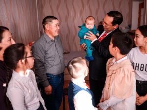 Глава Якутии указал на приоритетность бюджетных обязательств перед многодетными семьями