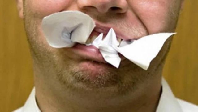 В Якутске мужчина съел протокол показаний свидетеля. Он ответит за это в суде