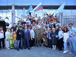 В Якутске встретили Героев России Алексея Неустроева и Филиппа Евсеева