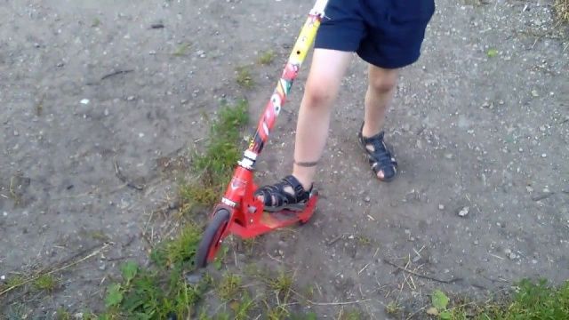 Дежурный прокурор: В Якутске ребенок получил тяжелые травмы, упав с самоката