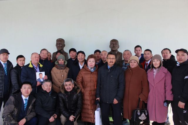 «Память о Василии Павлове и Иннокентии Макарове жива в наших сердцах». В Хангаласском улусе торжественно открыли бюсты чемпионам мира по кик-боксингу