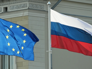 Euractiv: Венгрия и Словакия поддержали 17-й пакет санкций против России