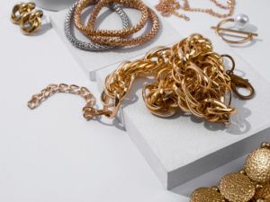 В Нерюнгринском районе из квартиры похищены золотые изделия: Ущерб составил более 500 тысяч рублей