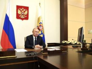 Владимир Путин напомнил об указе о введении обязательного государственного страхования жизни и здоровья медработников