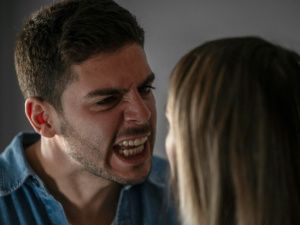 В Алданском районе перед судом предстанет мужчина, который душил сожительницу и угрожал убить