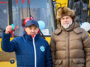 Спортивным школам и учреждениям Якутии переданы новые автобусы