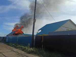 В Якутске загорелся частный дом в СОТ «Чолбон»
