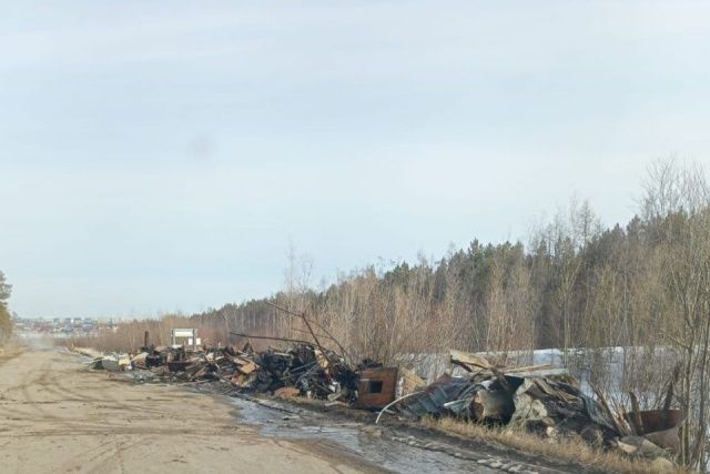 В Якутске виновных привлекут к ответственности за свалку на обочине дороги