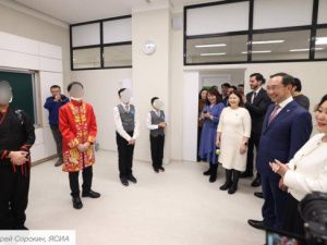 Шедевр строительства: Школа развалилась быстрее, чем дети успели её запомнить?