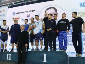 Бурятский борец Тумэн Бодиев выиграл миллион рублей на турнире в Якутске