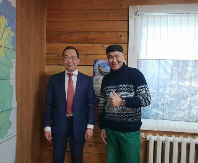 В свой день рождения Айсен Николаев заглянул к самому известному блогеру Якутии