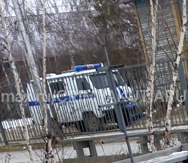 Труп мужчины обнаружен возле средней школы?