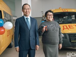 Двадцать новых автобусов передали школам и колледжам в Якутии