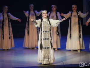 Объединение поколений и крепкая любовь: иностранцы рассказали о спектакле «Ньургун Боотур»