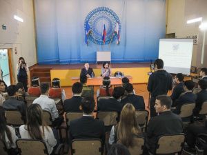 Сардана Авксентьева и Владимир Федоров провели открытые уроки в школах Якутска