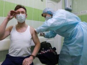 Россияне с 31 января смогут записываться на вакцинацию от коронавируса на портале госуслуг