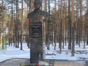 Нерюнгринцы в День города почтили память великого якутянина