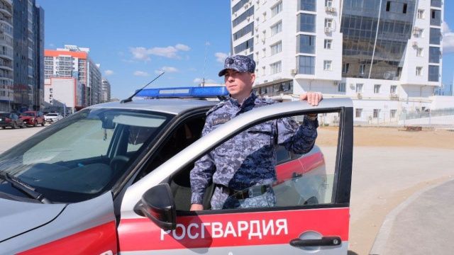В Якутске росгвардейцы задержали угонщика автомашины и домашнего тирана