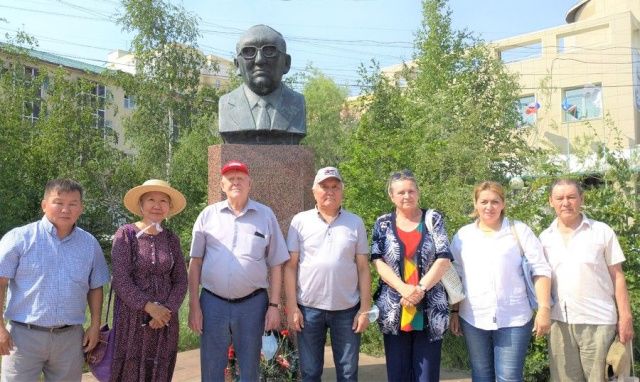 В Якутске почтили память Юрия Прокопьева