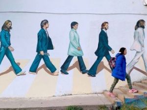 Фотофакт: Сардану Авксентьеву добавили к «Битлз» на стене Дома музыкантов в Якутске