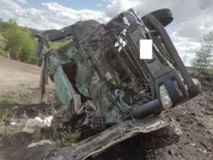 В Нерюнгринском районе перевернулся большегруз