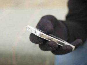 Житель Якутска притворялся девушкой и полгода выманивал у мужчин деньги по телефону