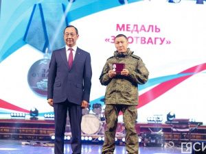 Государственные награды вручили воинам-якутянам на II Антифашистском форуме в Якутске
