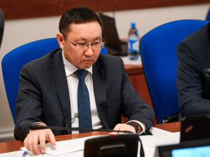 Айсен Николаев провел совещание по подготовке к паводку