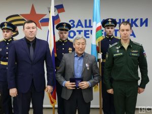 Семьям погибших участников СВО из Якутии вручили ордена Мужества