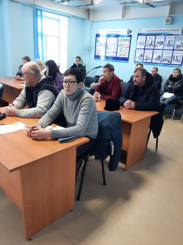 На станции "Нижний Бестях" провели совещание с грузополучателями по вывозу грузов