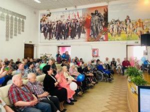 В Якутске сотрудники УФСИН вместе с артистами спели для постояльцев дома-интерната