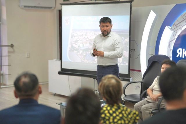 Глава Якутска обсуждает мастер-план развития столицы с населением