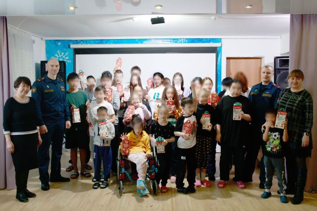 Сотрудники УФСИН посетили Хангаласский центр содействия семейному воспитанию