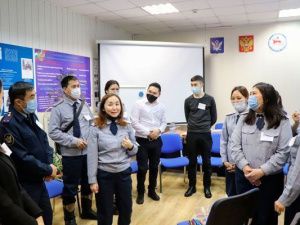 Психолог уголовно-исполнительной инспекции Елизавета Борисова провела тренинг на  сплочение коллектива с молодыми сотрудниками 